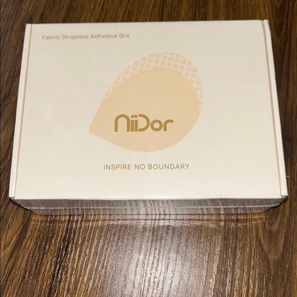 Niidor Fabric Strapless Adhesive Bra